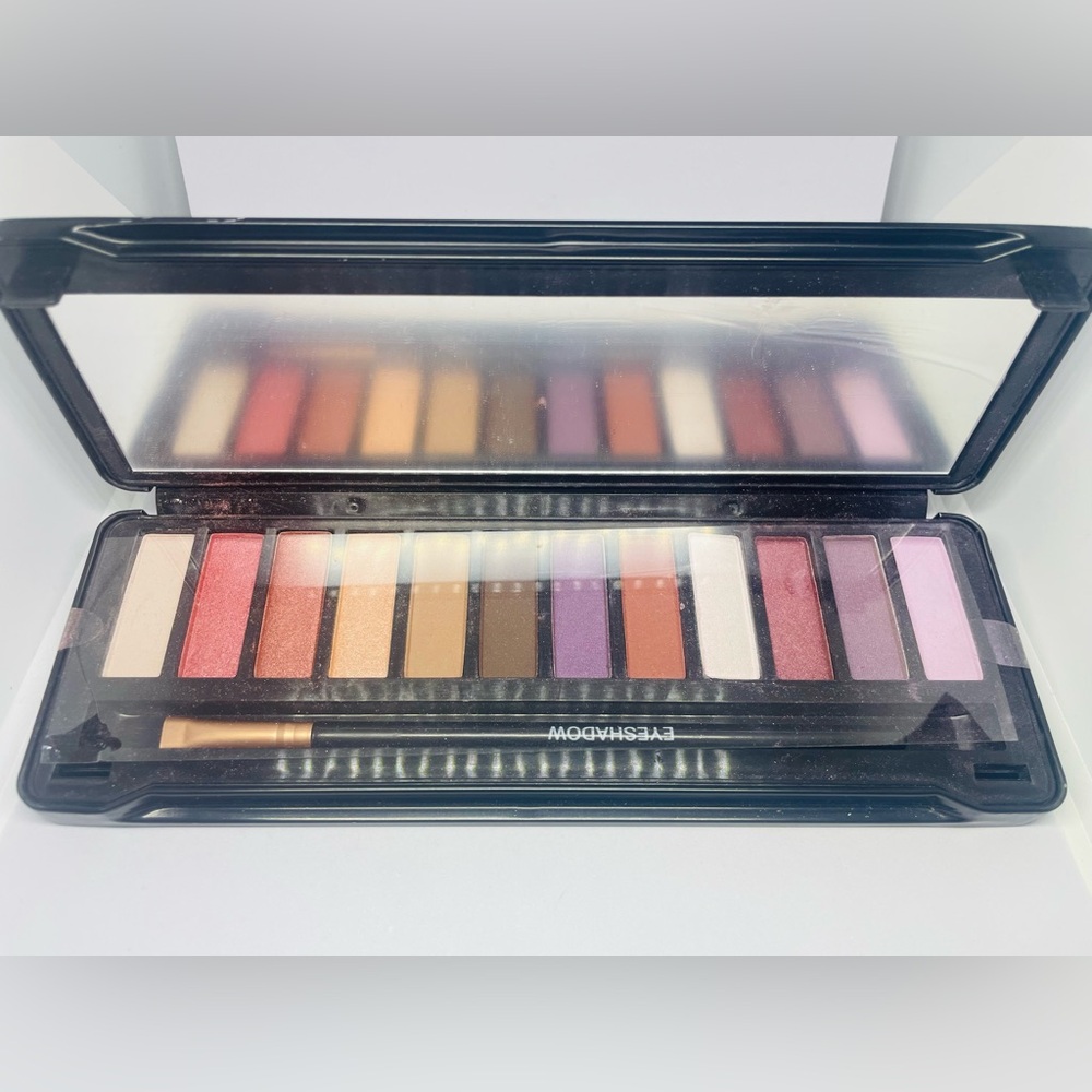 Color Story PWR girl eyeshadow pallette